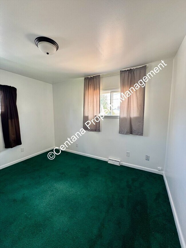 Building Photo - 2 Bedroom House on the Flats with a finish...
