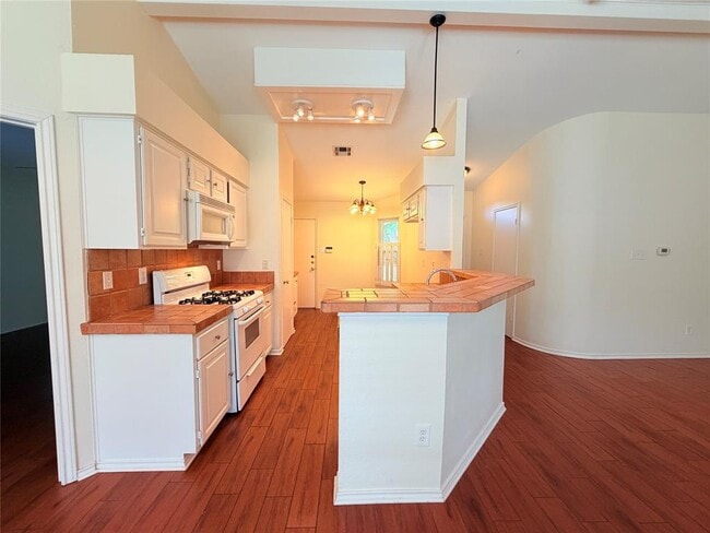 Building Photo - 1703 Hatch Rd