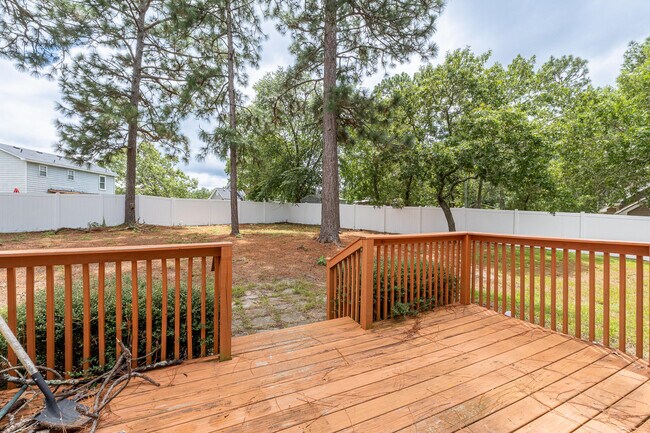 Building Photo - 622 Ridgefield Dr