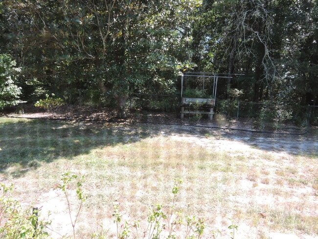 Building Photo - 125 Louise Dr