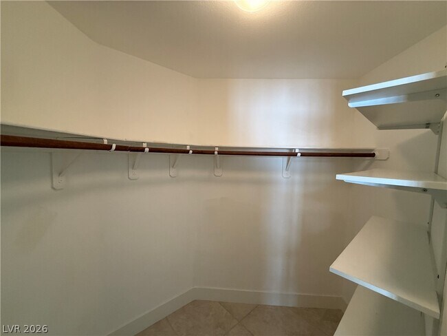 Building Photo - 694 Riverband Pl