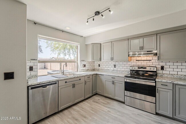 Building Photo - 21928 N Braden Rd