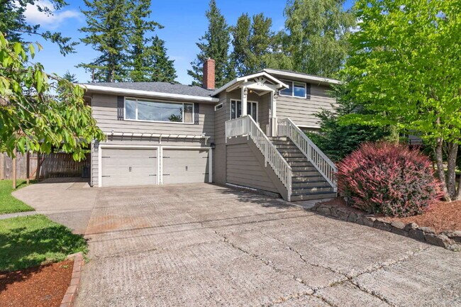 Building Photo - Beautiful Happy Valley Home; Large Lot; In...