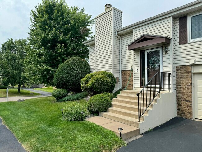 Building Photo - 5248 Beachside Dr