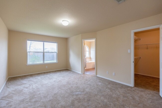 Building Photo - 2476 Medina Dr