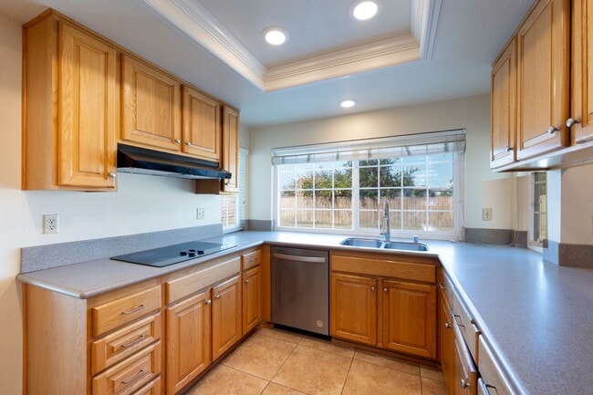 Building Photo - Spacious 2 Story House in cul-de-sac with ...