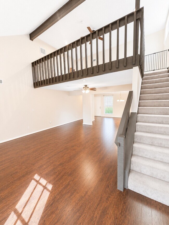 Building Photo - 2239 Highland Hills Dr