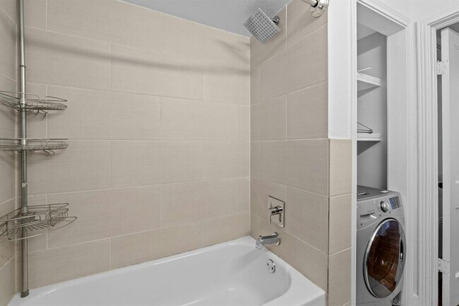 Building Photo - 301 E 34th St