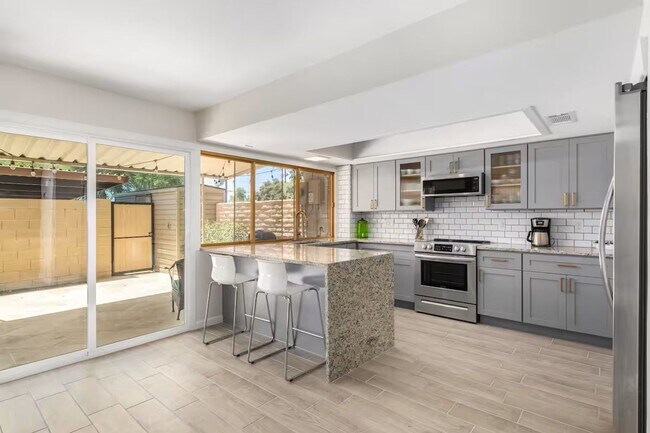 Building Photo - Heart of Old Town Scottsdale 2 bedroom 2.5 bathroom!