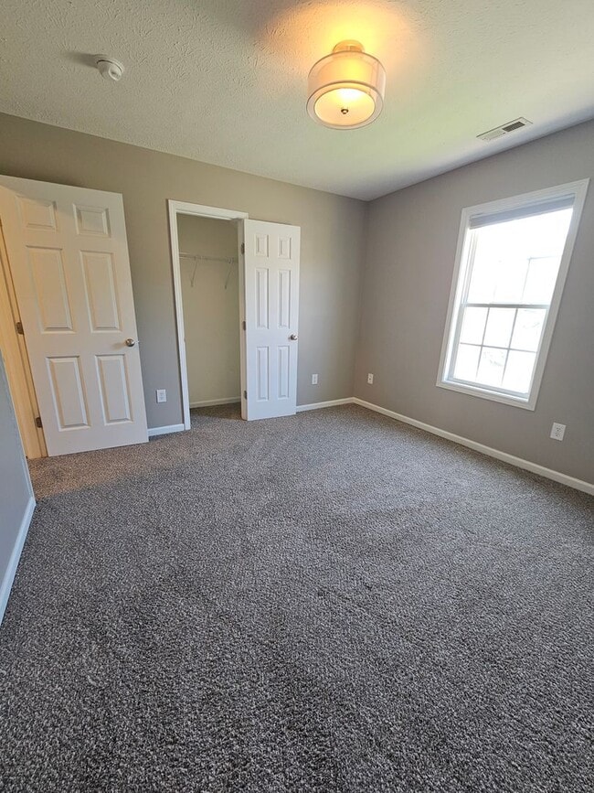 Building Photo - Updated 4Bed, 2.5 Bath in Jacksonville!