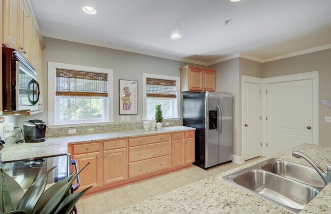 Building Photo - 3 Bedroom 2.5 Bath Condo in Etiwan Pointe ...