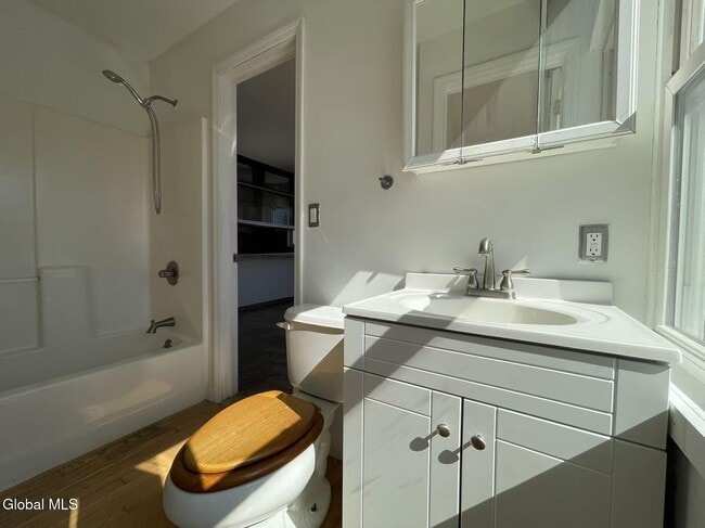 Building Photo - 1725 Union St