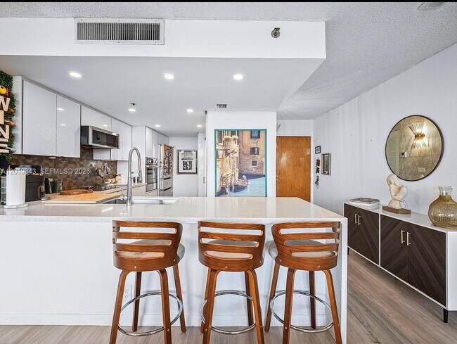 Building Photo - 7601 E Treasure Dr