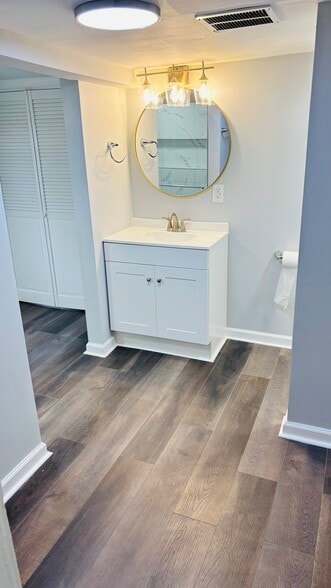 FULL BATH - 57 Bridge St