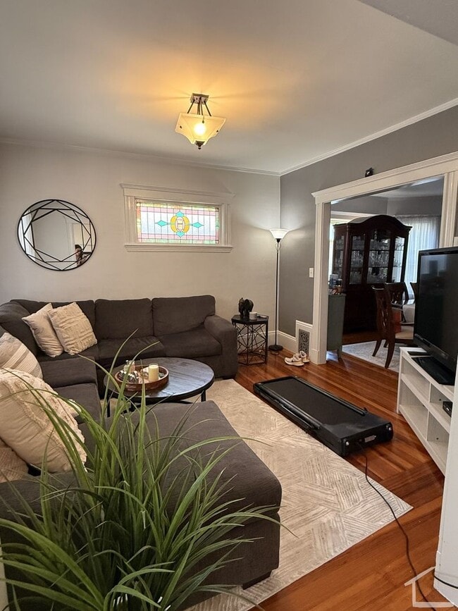 Building Photo - Beautiful Brighton townhouse with in unit laundry and included parking available 9/1/26