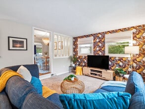 Building Photo - 386 Walworth Ave