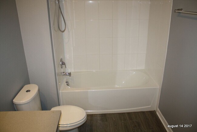 Building Photo - Large 3/3/2 Townhome Carrollwood