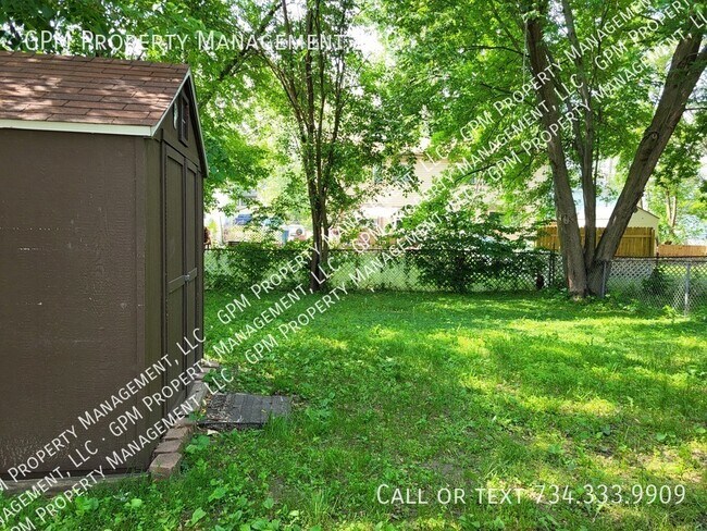 Building Photo - 2310 Deerfield Ct