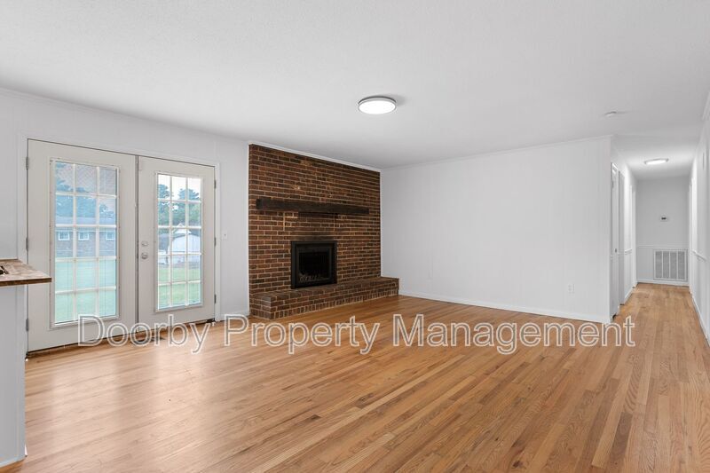 Building Photo - 841 Kay Cir