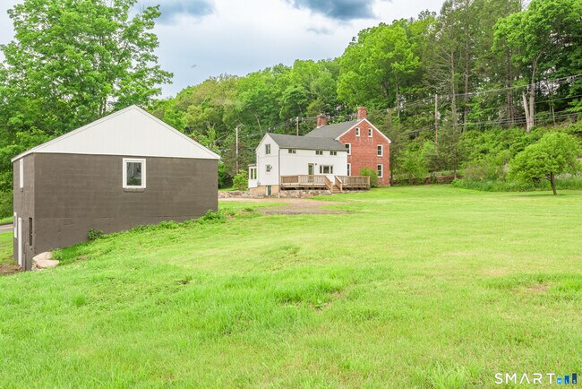 Building Photo - 560 Manchester Rd