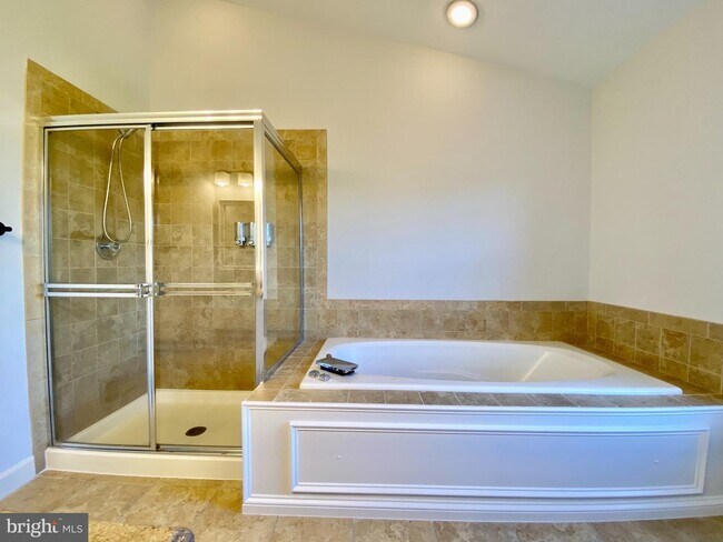 Building Photo - 2110 Eluna Ct