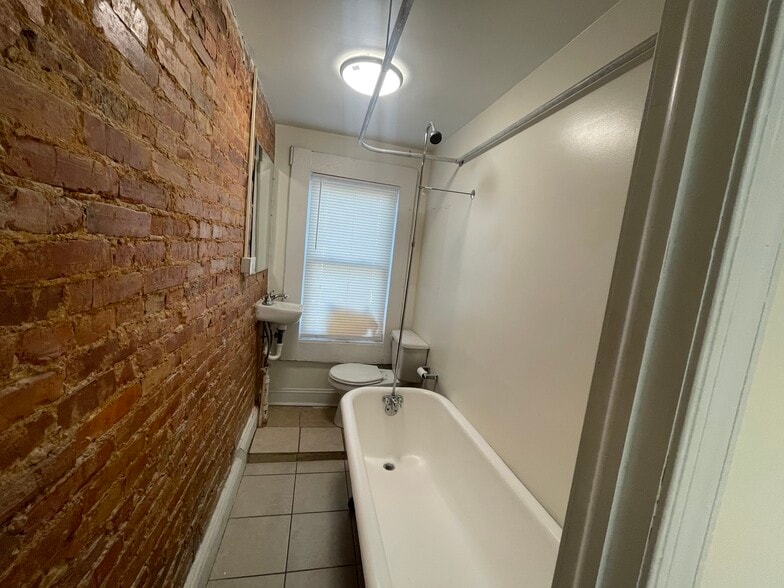 Building Photo - 444 Furrow St