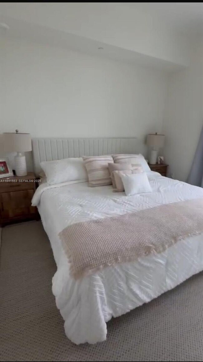 Building Photo - 2000 Metropica Wy