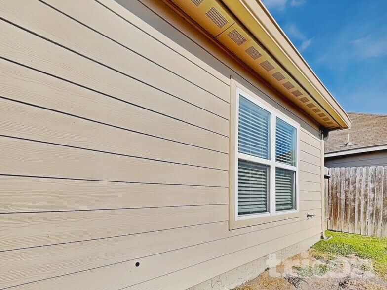 Building Photo - 1525 Treeta Trail