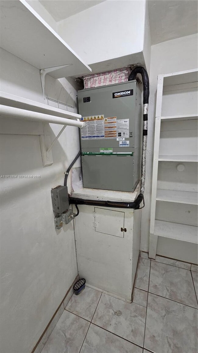 Building Photo - 2420 Johnson St