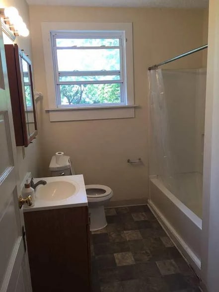 Building Photo - 365 E 15th Ave