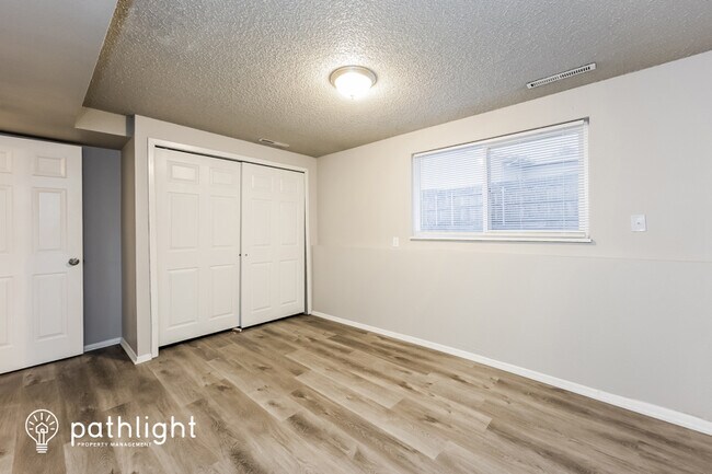 Building Photo - 4985 Montebello Dr