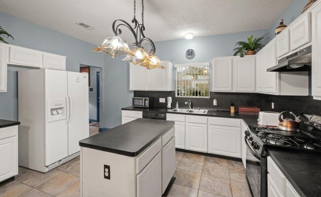 Building Photo - 15919 Timber Chase Dr