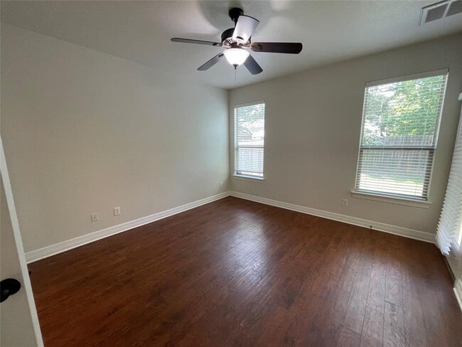 Building Photo - 1806 Crown Dr