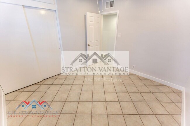 Building Photo - 5142 N 18th Pl