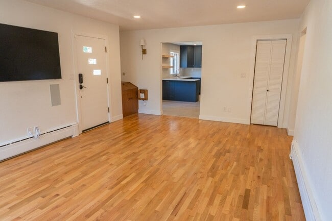 Building Photo - 3Bd/1.5Ba Renton Home
