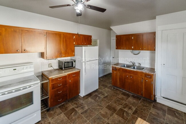 Building Photo - 707 E Providence Ave