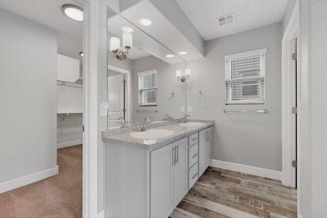 Building Photo - 5603 Linq Ct NE