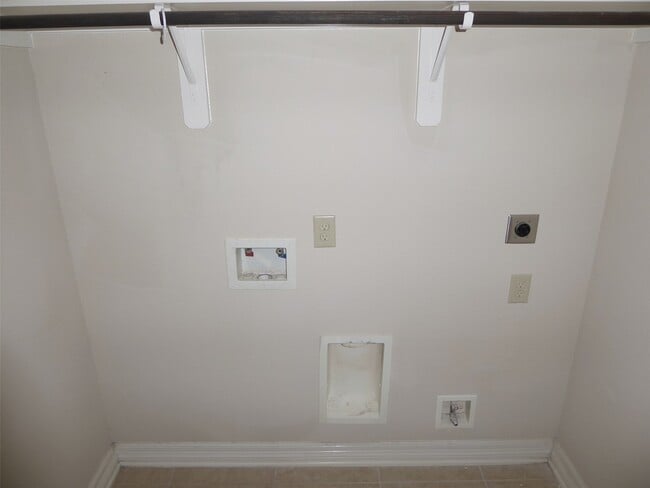 Building Photo - 10225 Wood Fern Ct