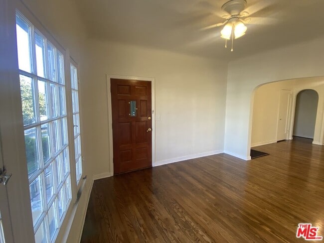 Building Photo - 1123 S Citrus Ave