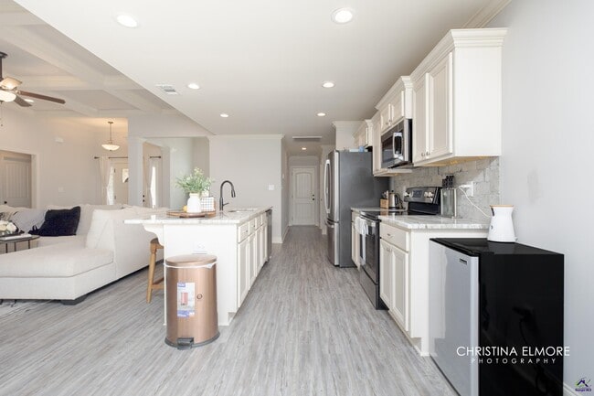 Building Photo - 214 Creek Ridge Dr