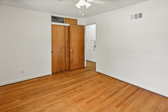 Building Photo - 2 Forest Home Ct