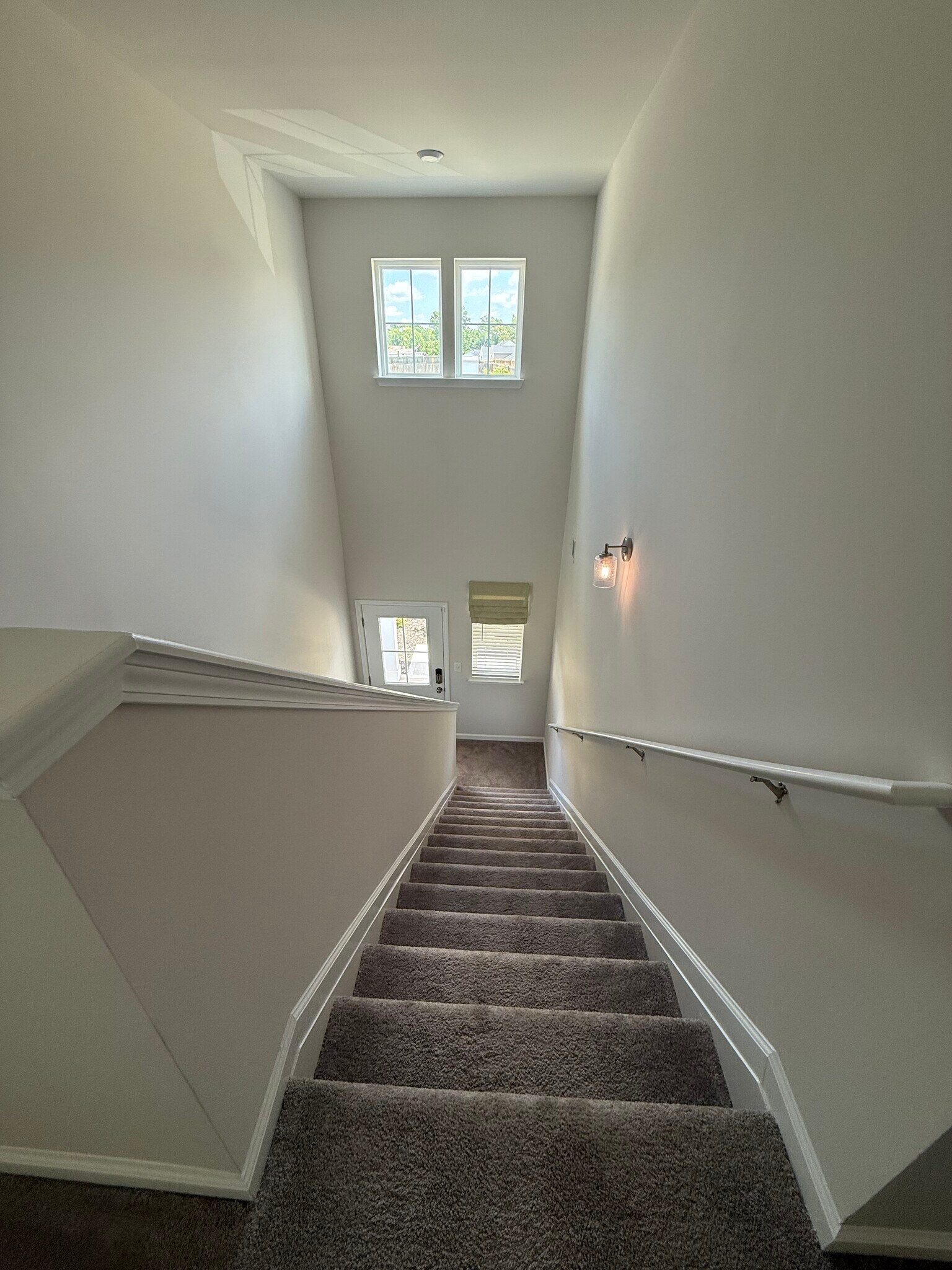 Stairwell Down - 3020 Hillgate Trl