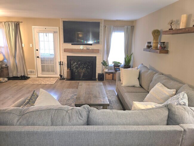 Building Photo - 9 Balsam Ct