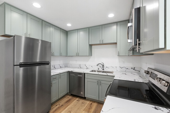 Building Photo - 725 Washington Heights Rd