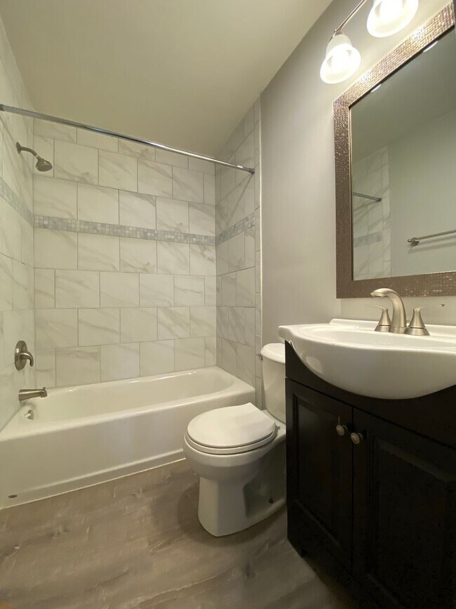 Building Photo - Charming 3 Bedroom Townhome with a Spacious Backyard & Covered Patio! Located in the Heart of Squ...