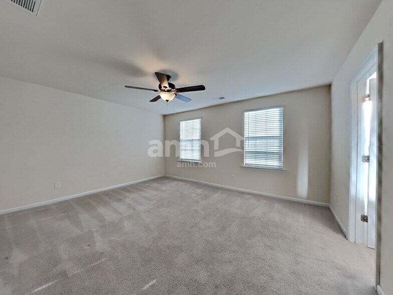 Building Photo - 154 Eden Ave