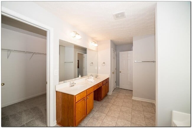 Building Photo - 3832 Roxberry Hill Ln NE