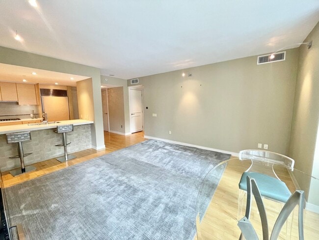 Building Photo - Millennium Stunner! 2BR/2BA 1,245sqft! Pet...