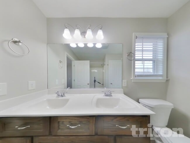 Building Photo - 1820 Elizabeth Ln