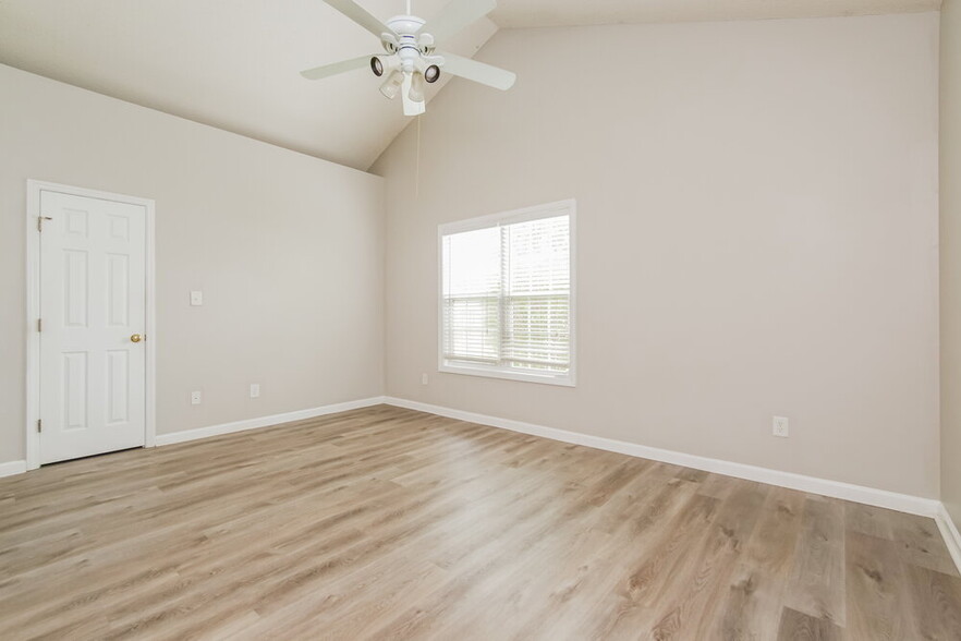 Building Photo - 108 Acropolis Pl